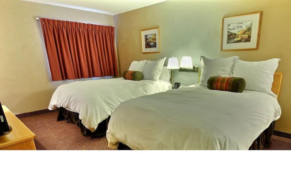 Whitewater Inn Big Sky Esterno foto
