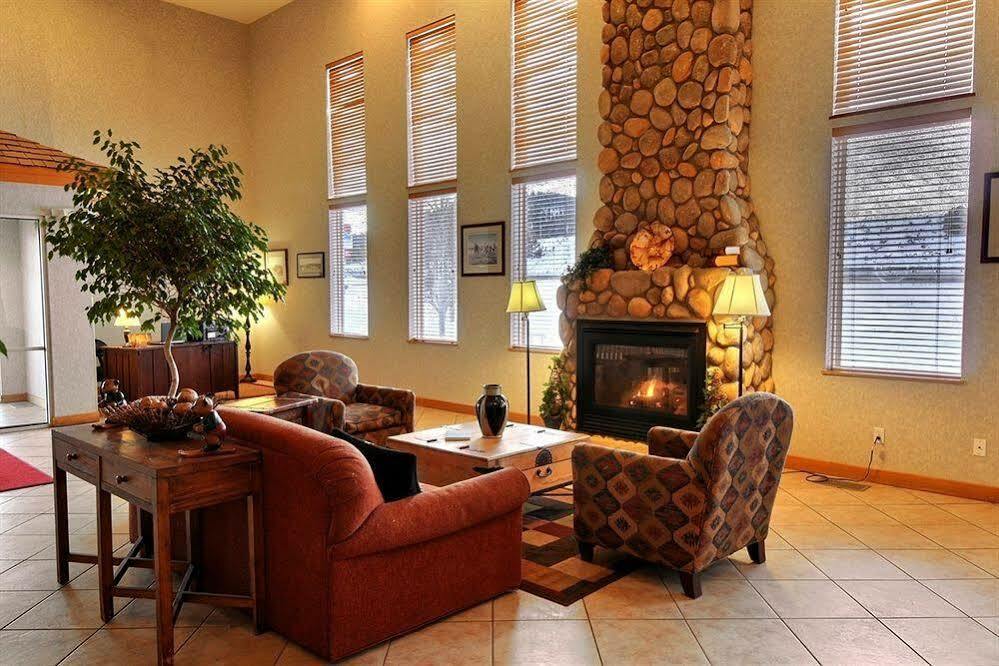 Whitewater Inn Big Sky Esterno foto